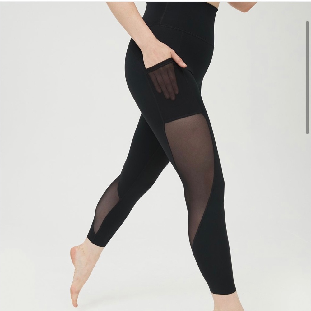 NWT Aerie High Waisted Mesh Pocket Legging in Black, Size Medium Short